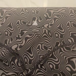 Vitality/balance athletica Swirl Shorts